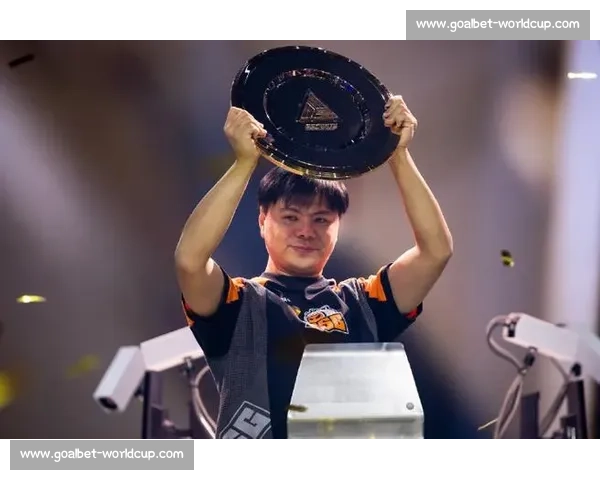 EWC世界电竞杯：谁说游戏不务正业他们用实力证明一切！